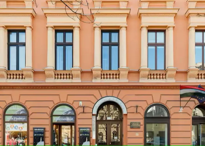 Grand Andrassy Boulevard Apartment Budapest